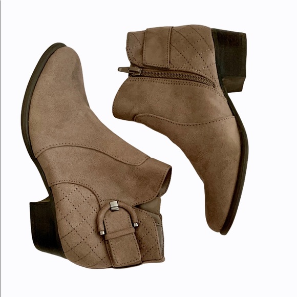 Unisa | Shoes | Unisa Pensa Booties 
